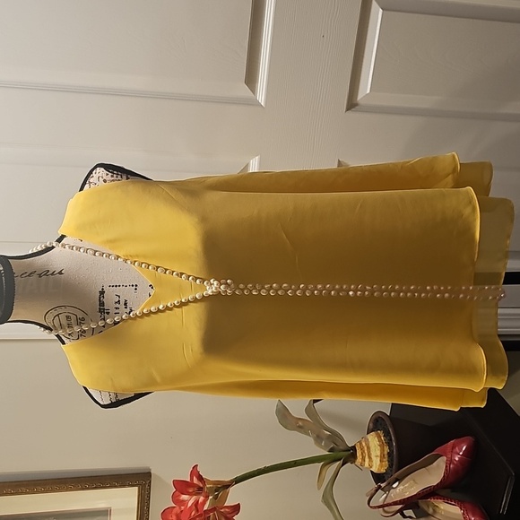 Sleveless Lemon Yellow 3 Layer Chiffon Blouse. - Picture 10 of 14